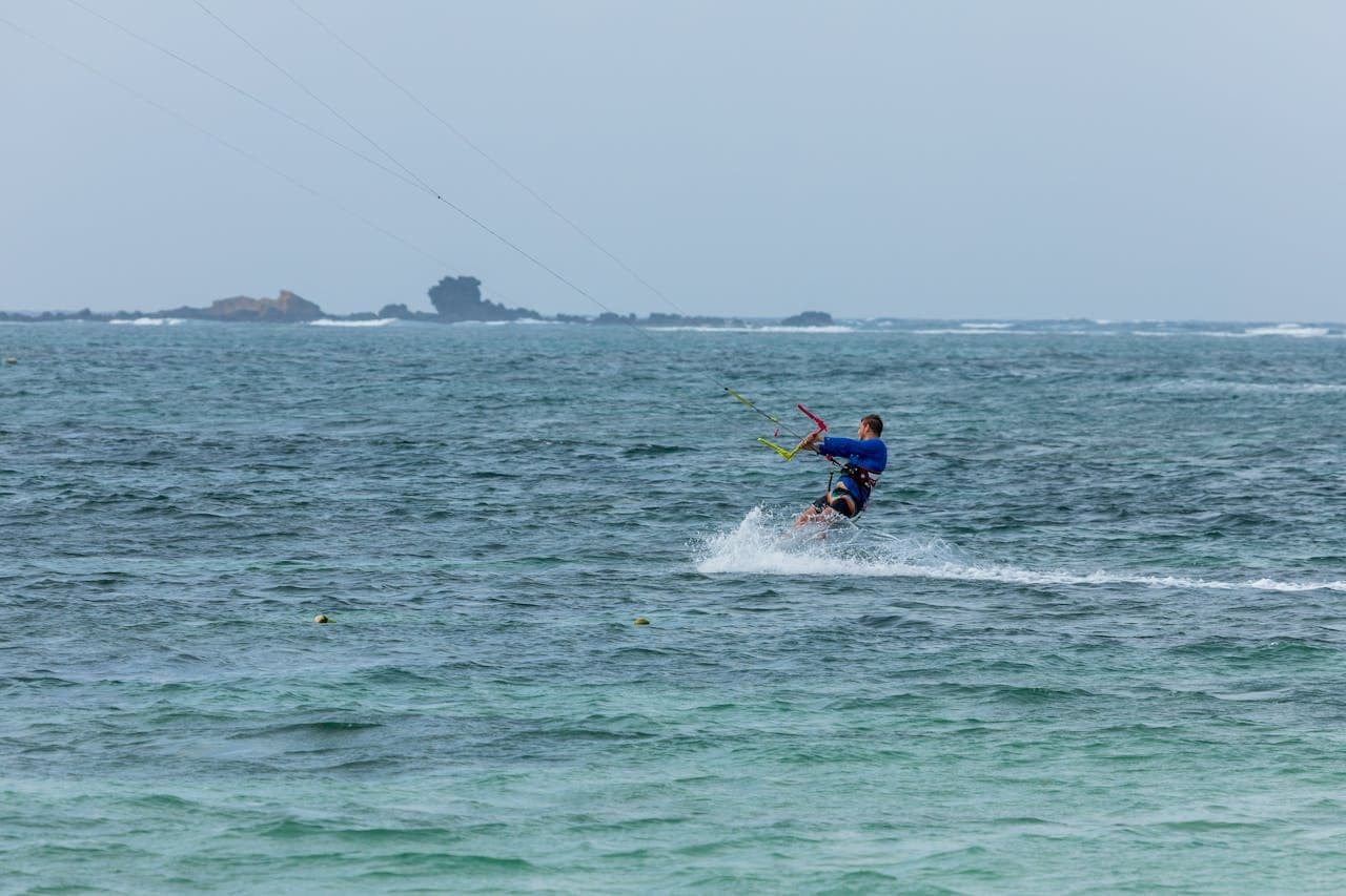 Jaki wiatr na kitesurfing i co trzeba o nim wiedzieć?