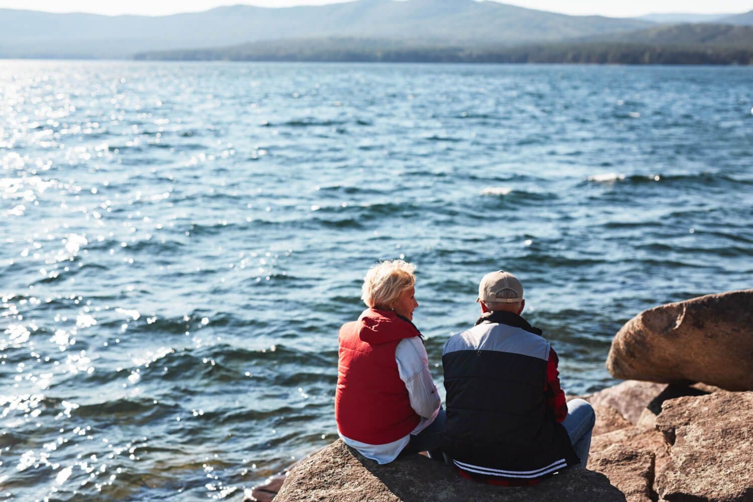 Bałtyk dla seniorów: spokojne miejscowości, spacery, wygodne noclegi