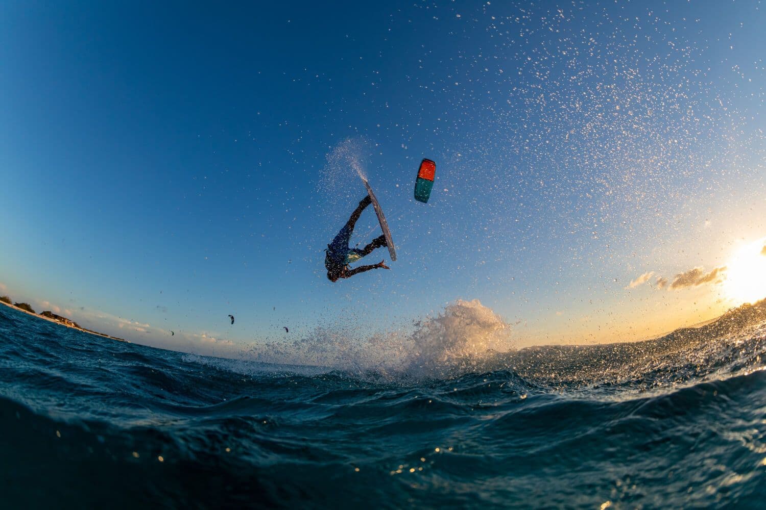 Poznaj szkoły kitesurfingu działające w Jastarni!